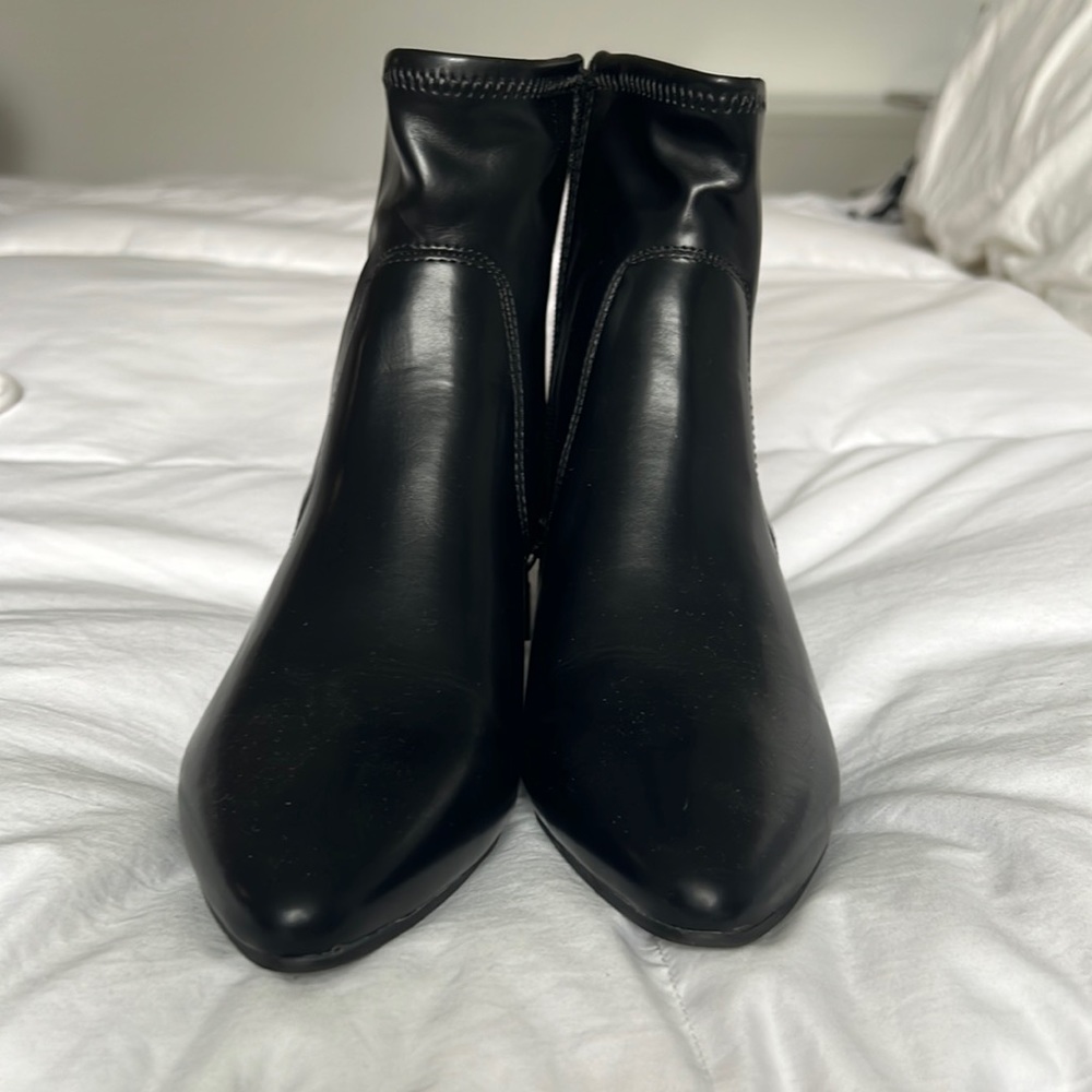 New Black short boots with small heel